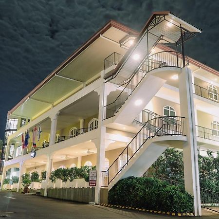 Kingsley'S Hotel And Gastro Pub Mabalacat Ngoại thất bức ảnh