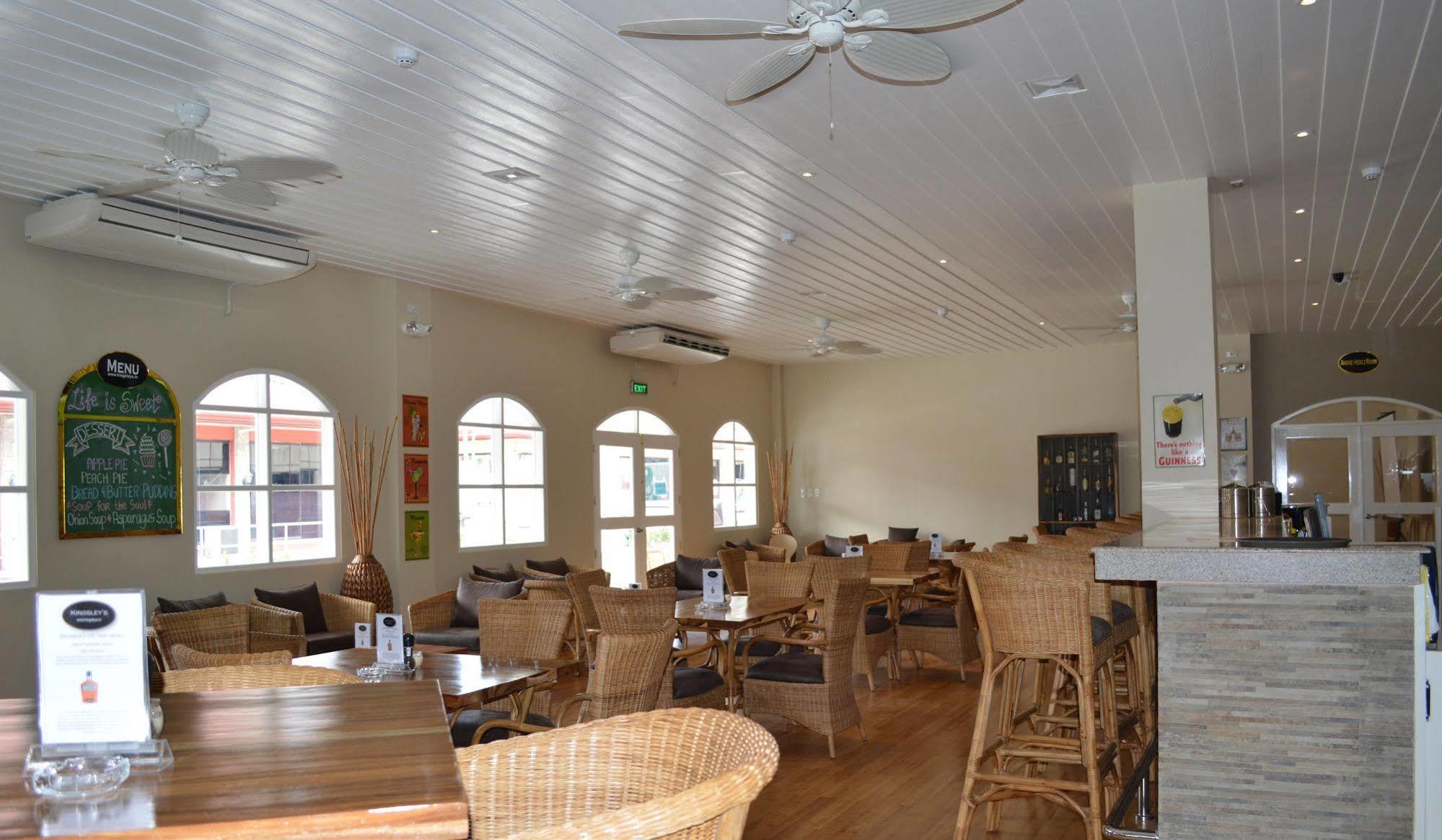 Kingsley'S Hotel And Gastro Pub Mabalacat Ngoại thất bức ảnh