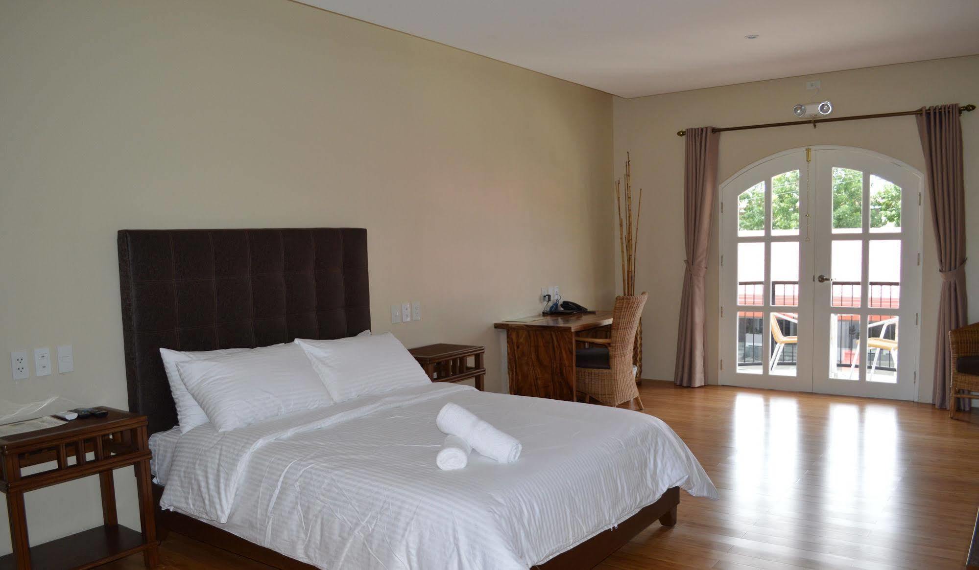 Kingsley'S Hotel And Gastro Pub Mabalacat Ngoại thất bức ảnh