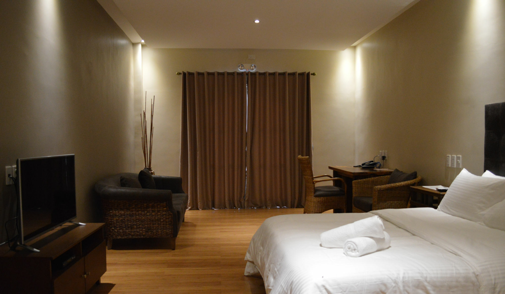 Kingsley'S Hotel And Gastro Pub Mabalacat Ngoại thất bức ảnh