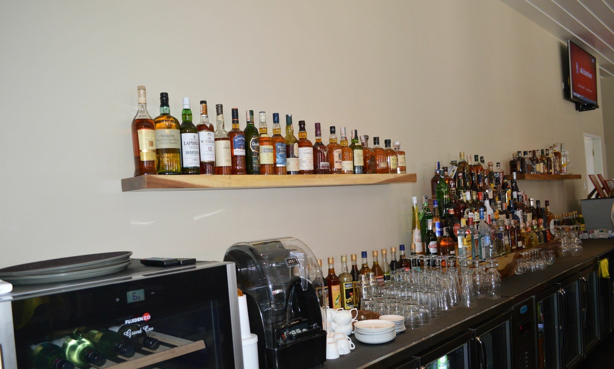 Kingsley'S Hotel And Gastro Pub Mabalacat Ngoại thất bức ảnh
