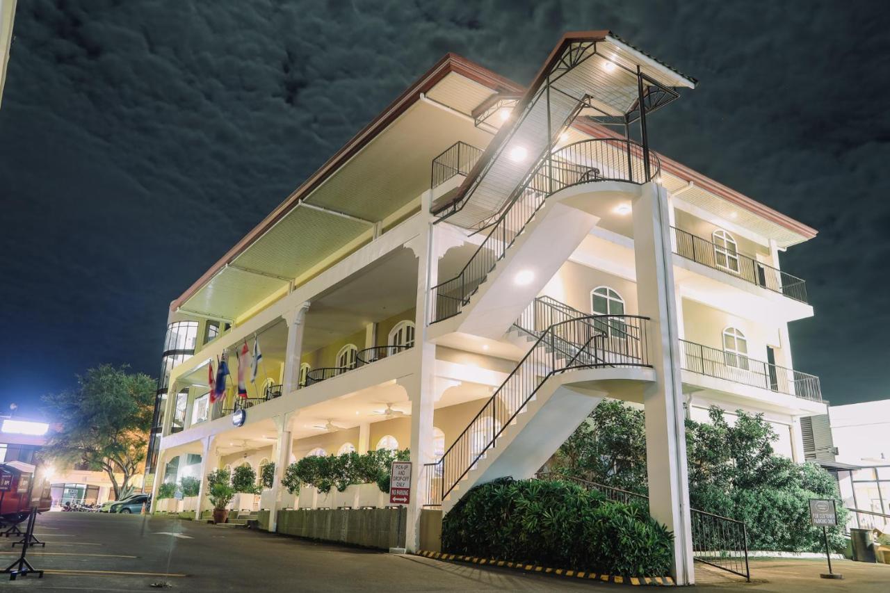 Kingsley'S Hotel And Gastro Pub Mabalacat Ngoại thất bức ảnh