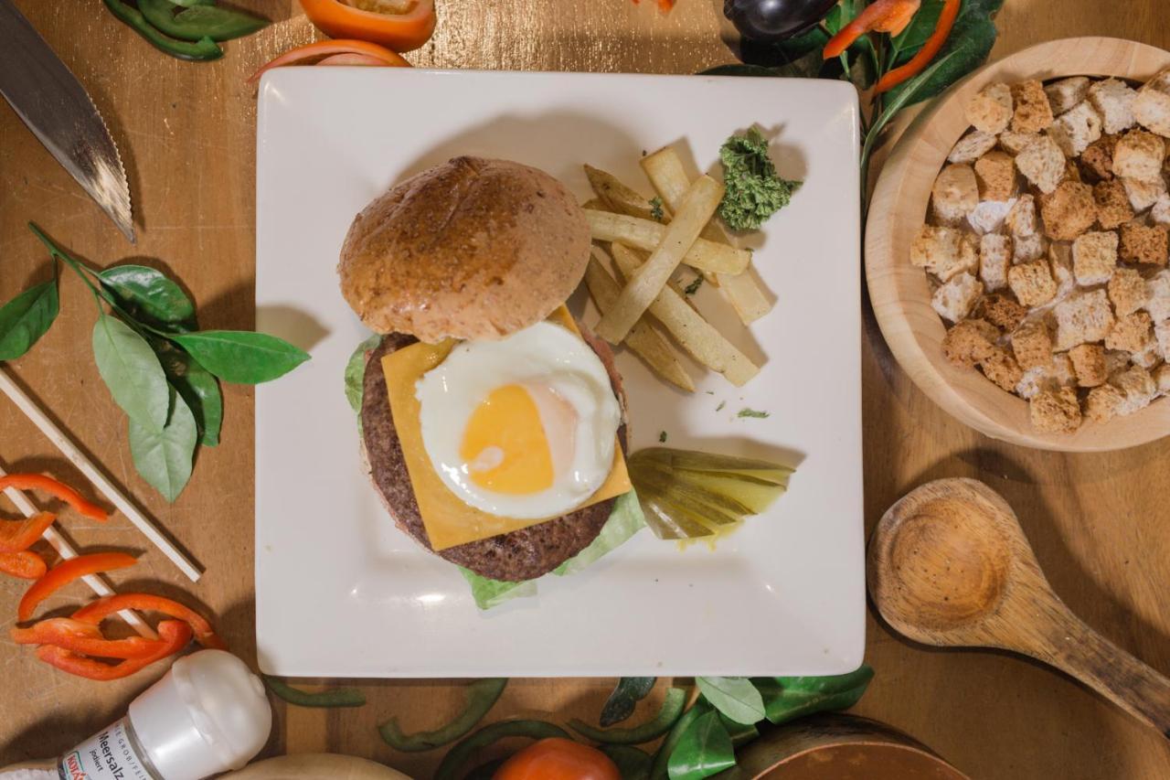Kingsley'S Hotel And Gastro Pub Mabalacat Ngoại thất bức ảnh