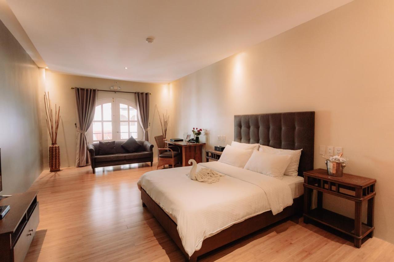 Kingsley'S Hotel And Gastro Pub Mabalacat Ngoại thất bức ảnh
